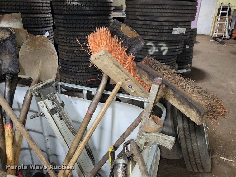 image for item DG0551 (2) bins of tools