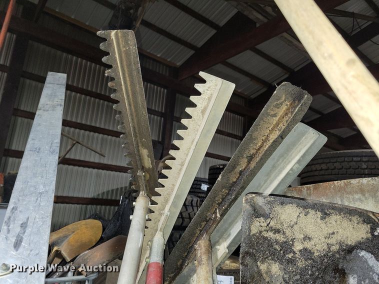 image for item DG0551 (2) bins of tools