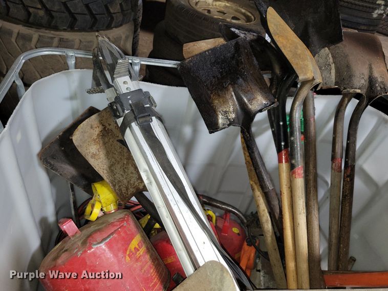 image for item DG0551 (2) bins of tools