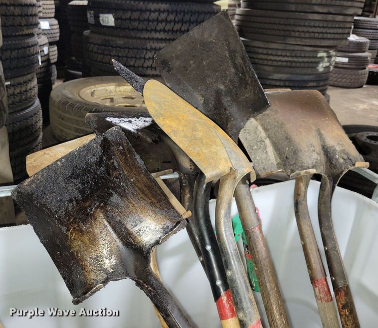 image for item DG0551 (2) bins of tools