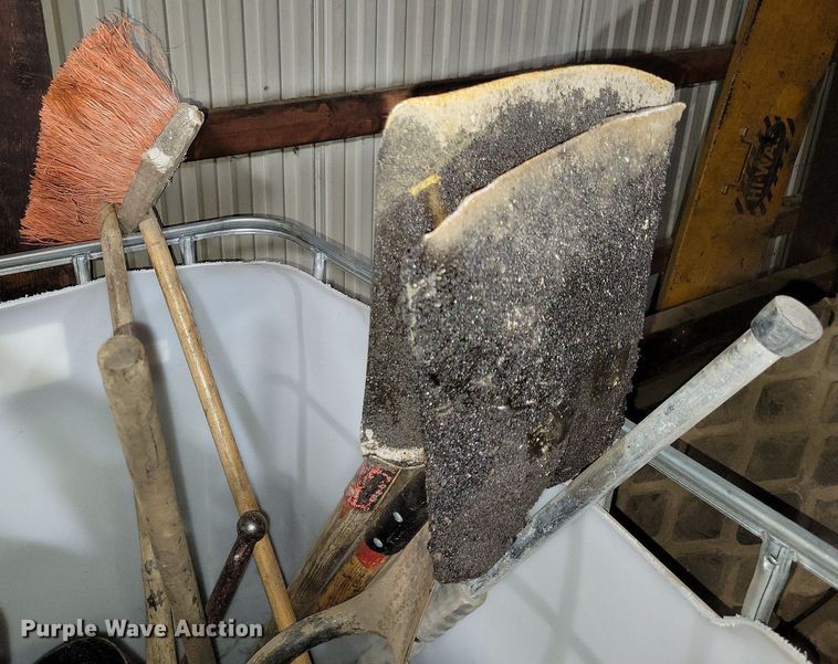 image for item DG0551 (2) bins of tools