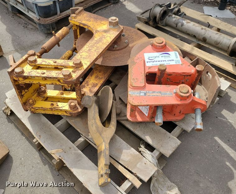 image for item DG0562 (3) General 130 asphalt cutters