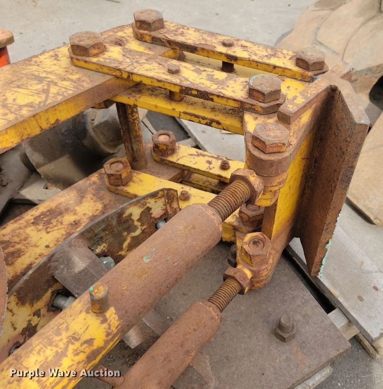 image for item DG0562 (3) General 130 asphalt cutters