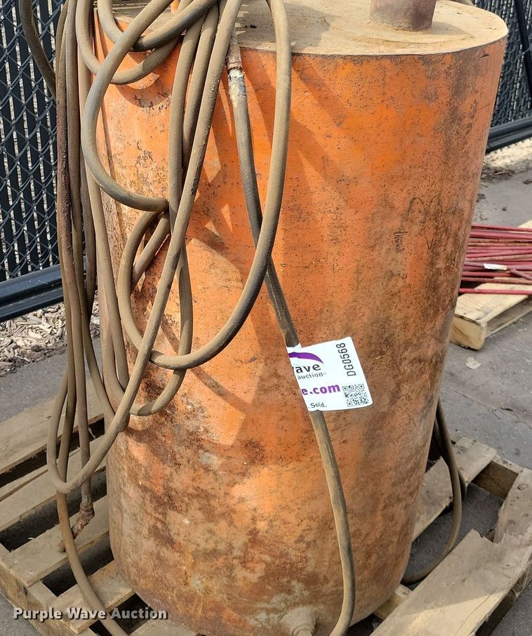 image for item DG0568 Fuel barrel