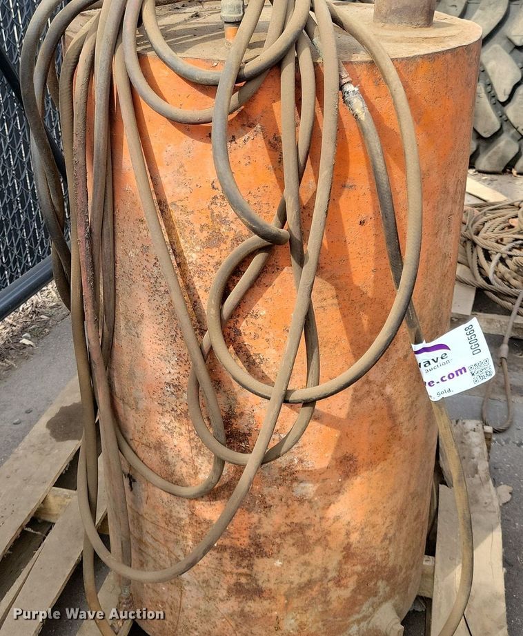 image for item DG0568 Fuel barrel