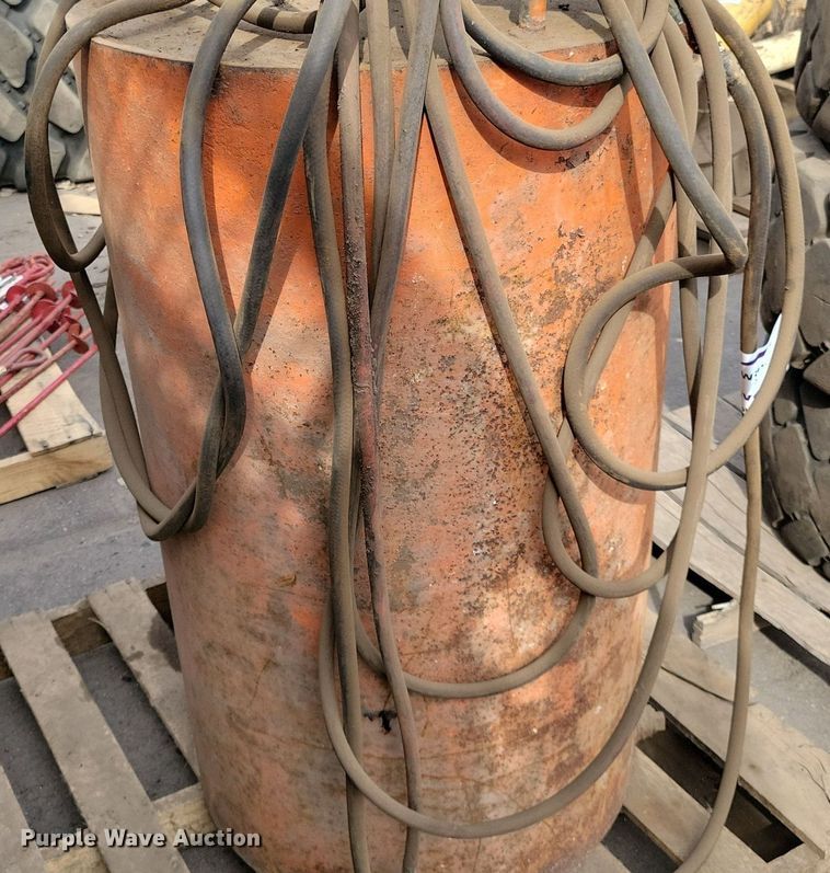 image for item DG0568 Fuel barrel