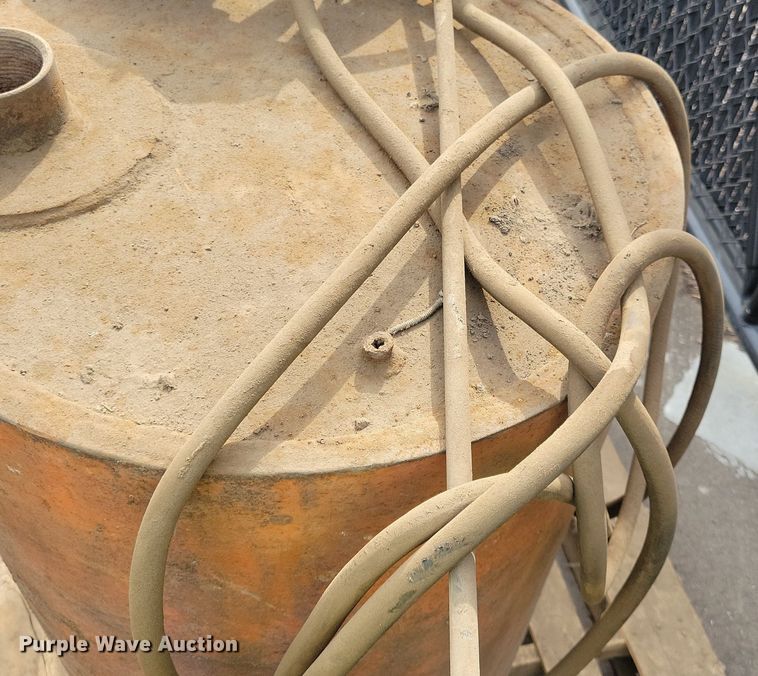 image for item DG0568 Fuel barrel