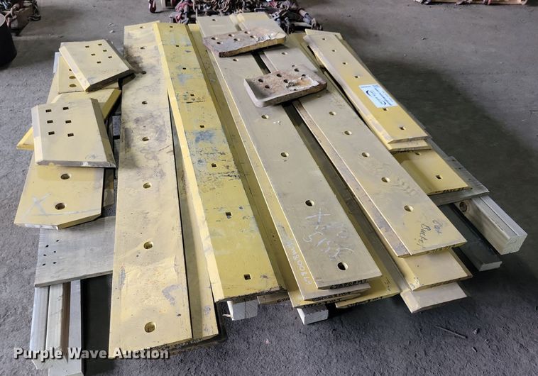 image for item DG0569 Approximately 26 Caterpillar cutting edges