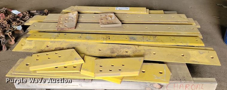image for item DG0569 Approximately 26 Caterpillar cutting edges