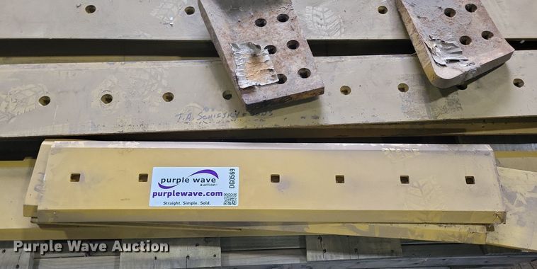 image for item DG0569 Approximately 26 Caterpillar cutting edges
