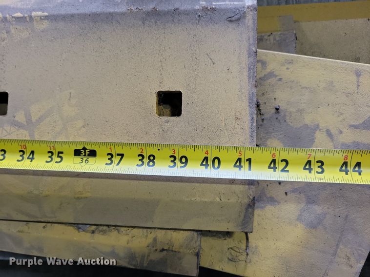 image for item DG0569 Approximately 26 Caterpillar cutting edges