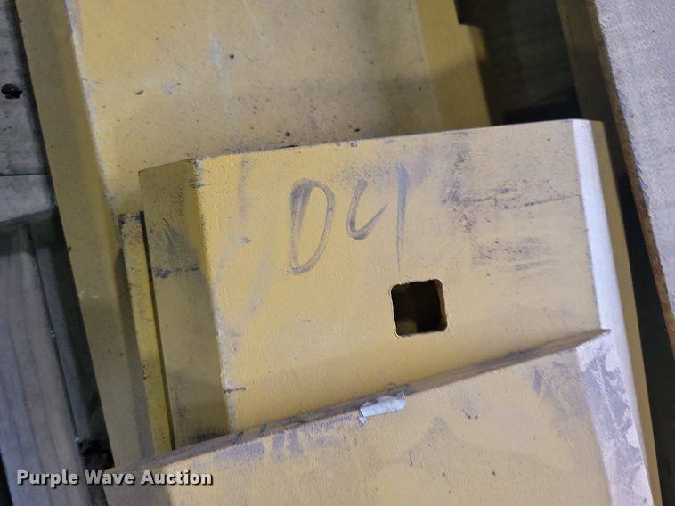 image for item DG0569 Approximately 26 Caterpillar cutting edges