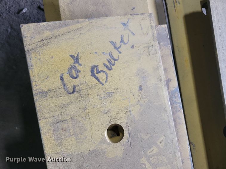 image for item DG0569 Approximately 26 Caterpillar cutting edges