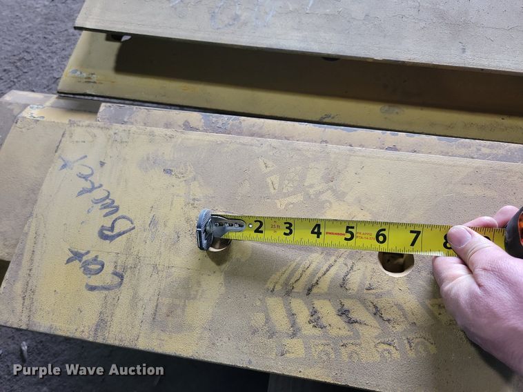 image for item DG0569 Approximately 26 Caterpillar cutting edges