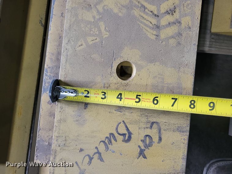 image for item DG0569 Approximately 26 Caterpillar cutting edges