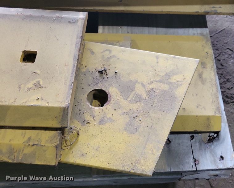 image for item DG0569 Approximately 26 Caterpillar cutting edges