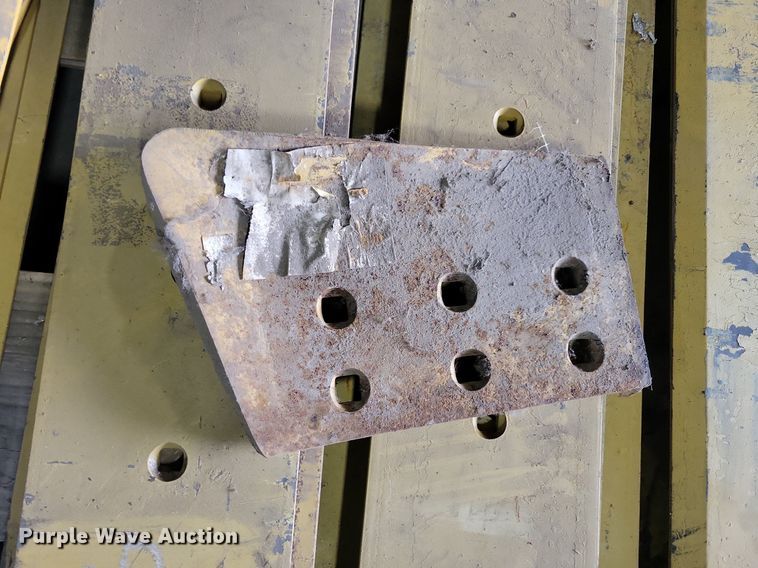 image for item DG0569 Approximately 26 Caterpillar cutting edges