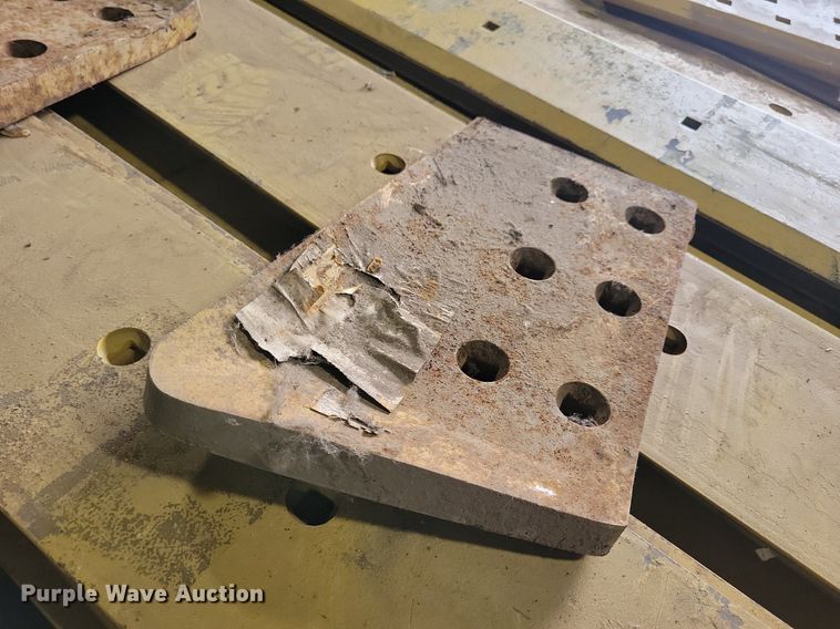 image for item DG0569 Approximately 26 Caterpillar cutting edges