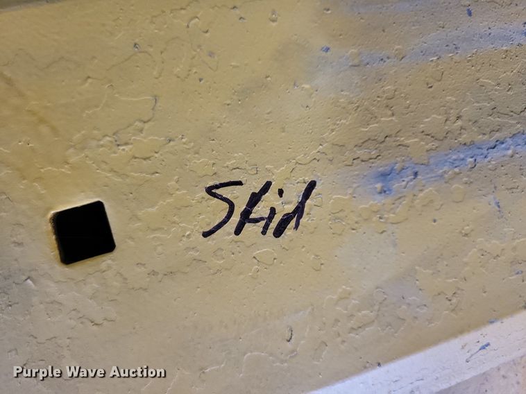 image for item DG0569 Approximately 26 Caterpillar cutting edges