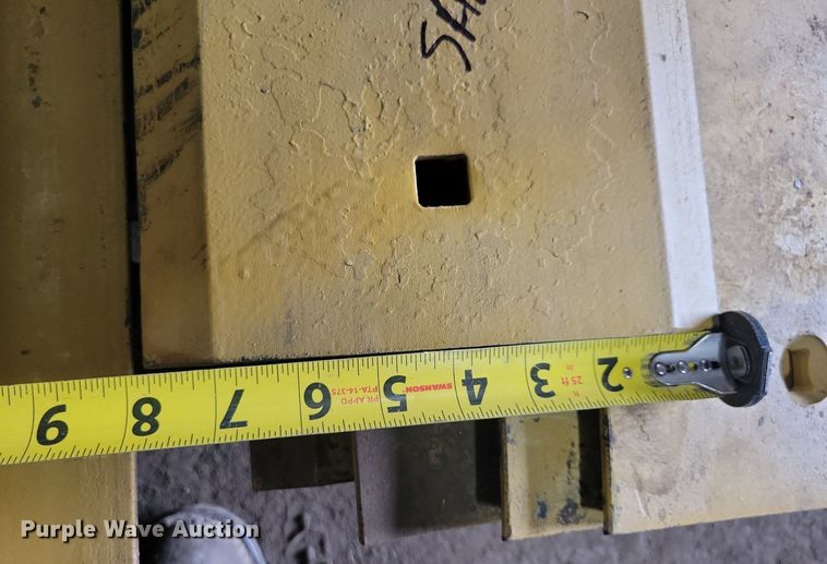 image for item DG0569 Approximately 26 Caterpillar cutting edges