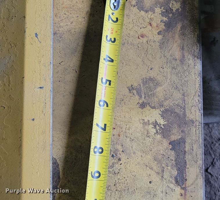 image for item DG0569 Approximately 26 Caterpillar cutting edges