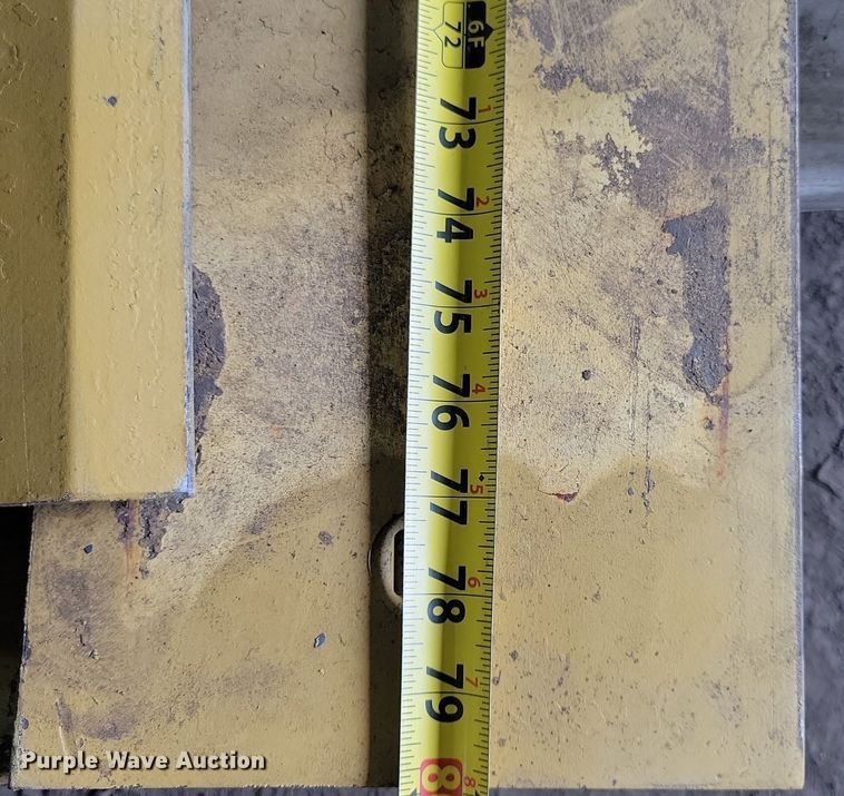 image for item DG0569 Approximately 26 Caterpillar cutting edges