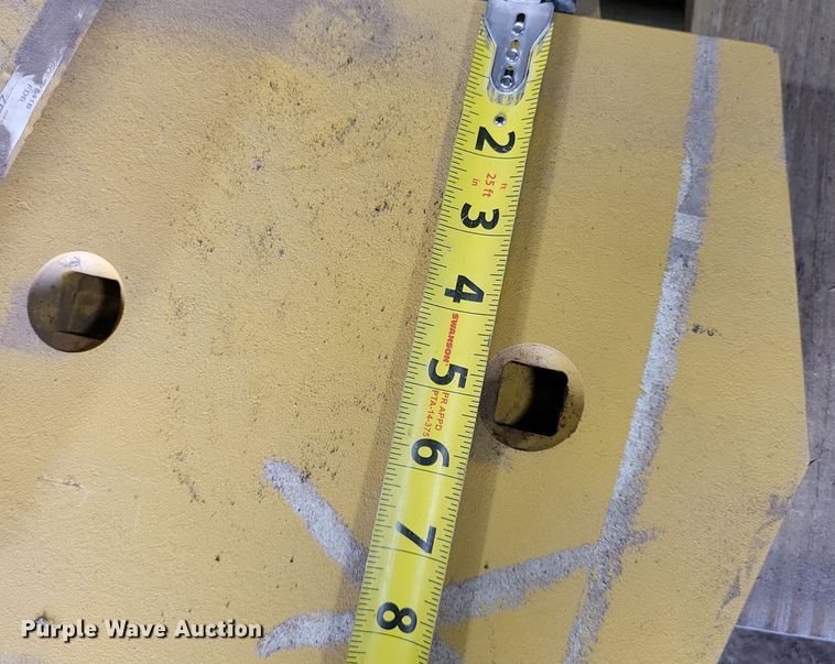 image for item DG0569 Approximately 26 Caterpillar cutting edges