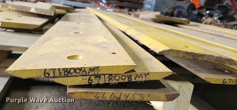 image for item DG0569 Approximately 26 Caterpillar cutting edges