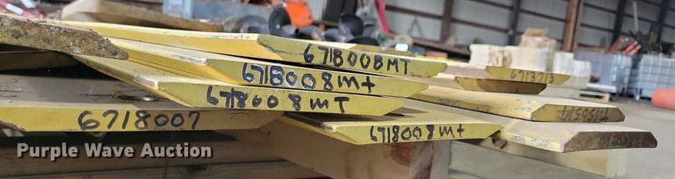 image for item DG0569 Approximately 26 Caterpillar cutting edges