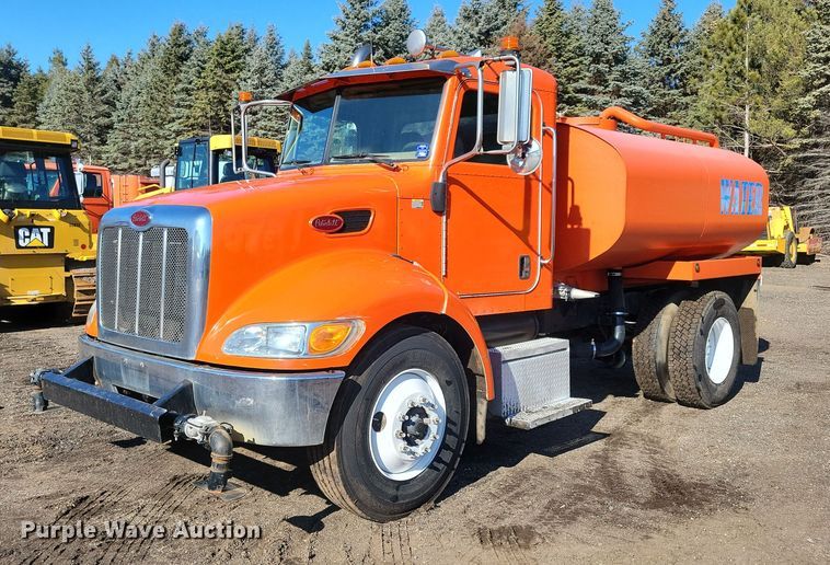 image for item DL7857 2007 Peterbilt 335 water truck