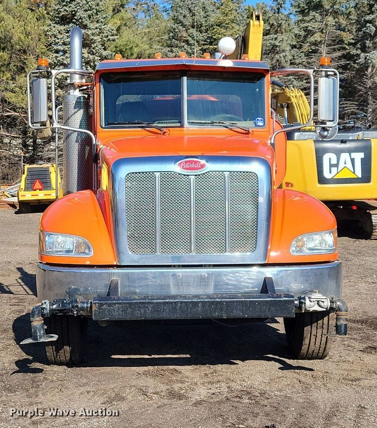 image for item DL7857 2007 Peterbilt 335 water truck