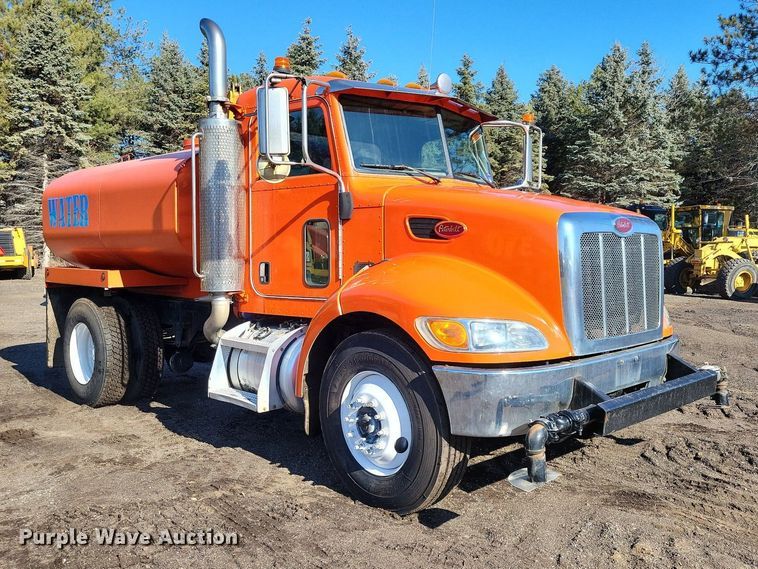 image for item DL7857 2007 Peterbilt 335 water truck