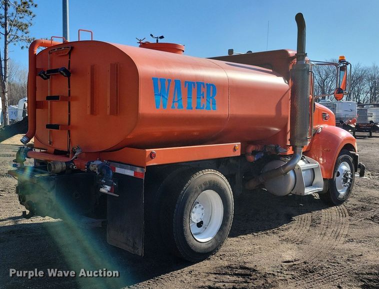 image for item DL7857 2007 Peterbilt 335 water truck