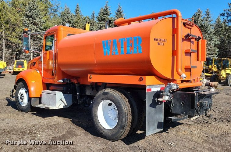image for item DL7857 2007 Peterbilt 335 water truck
