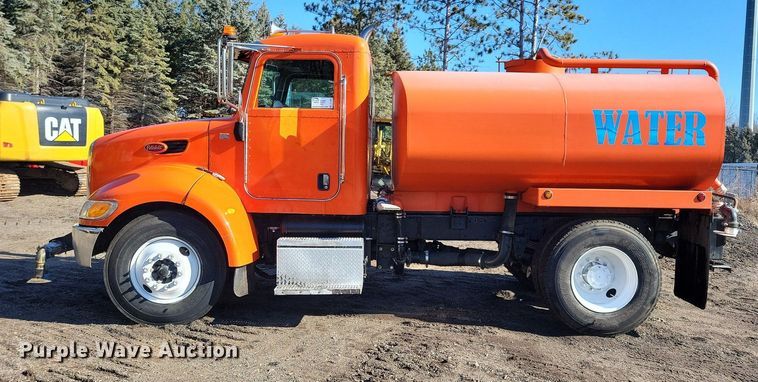 image for item DL7857 2007 Peterbilt 335 water truck