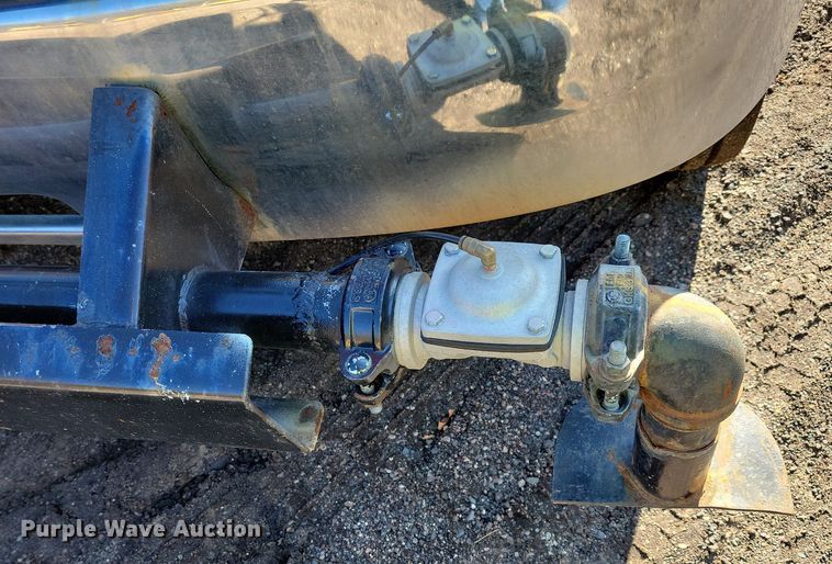 image for item DL7857 2007 Peterbilt 335 water truck