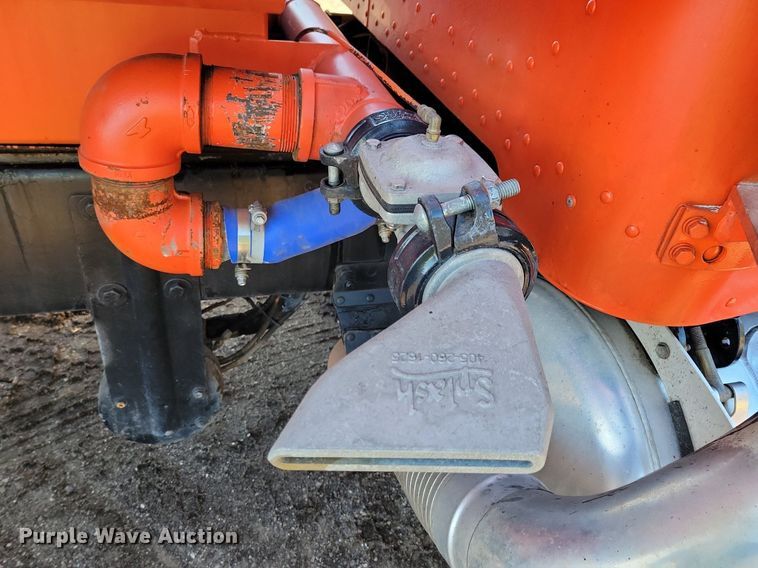 image for item DL7857 2007 Peterbilt 335 water truck