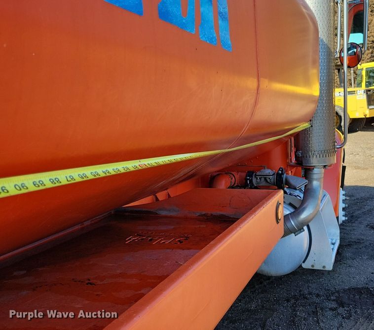 image for item DL7857 2007 Peterbilt 335 water truck