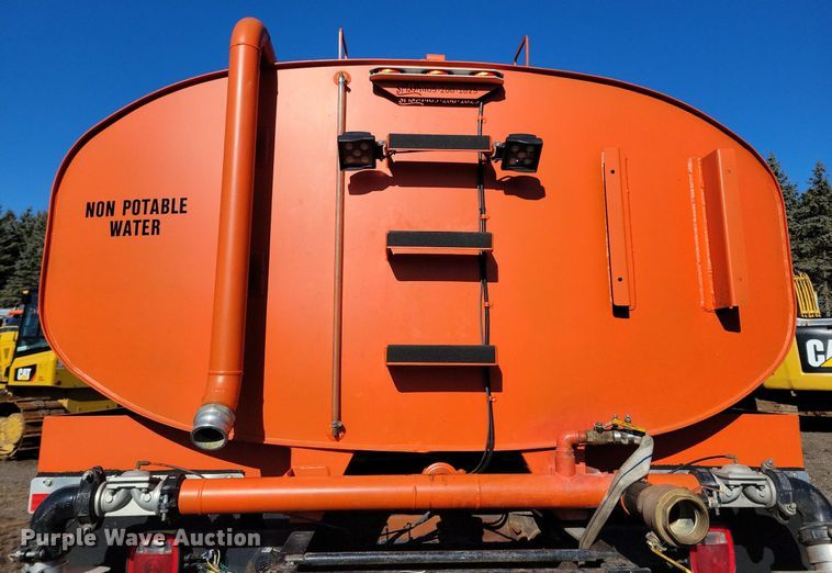 image for item DL7857 2007 Peterbilt 335 water truck