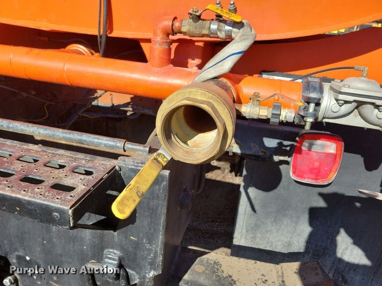 image for item DL7857 2007 Peterbilt 335 water truck