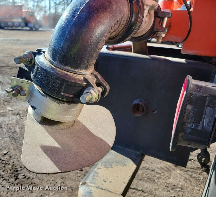 image for item DL7857 2007 Peterbilt 335 water truck