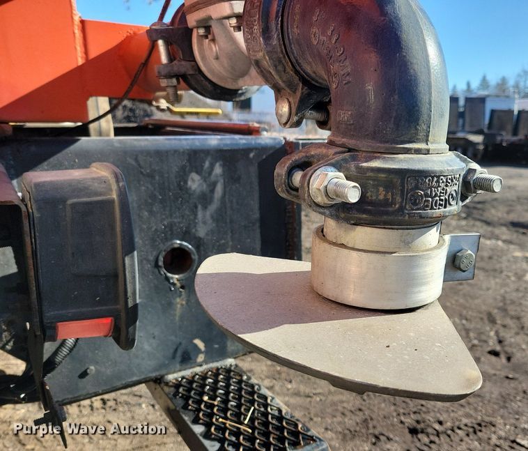 image for item DL7857 2007 Peterbilt 335 water truck