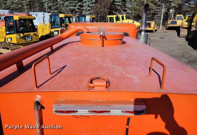 image for item DL7857 2007 Peterbilt 335 water truck