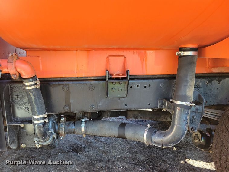 image for item DL7857 2007 Peterbilt 335 water truck