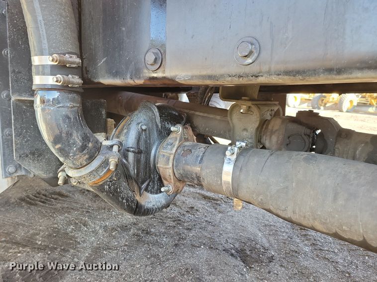 image for item DL7857 2007 Peterbilt 335 water truck