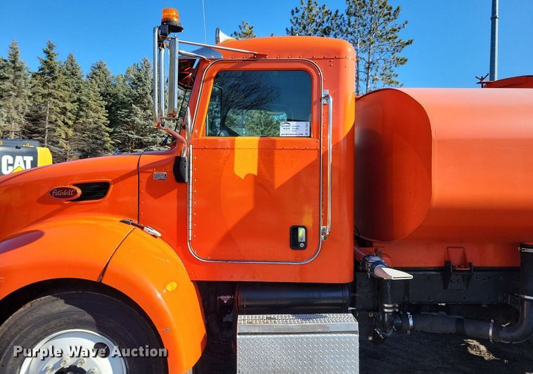 image for item DL7857 2007 Peterbilt 335 water truck