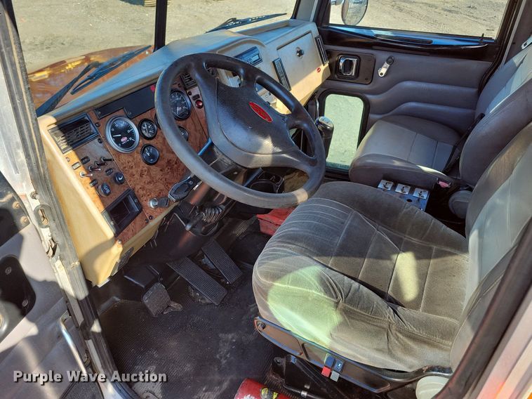 image for item DL7857 2007 Peterbilt 335 water truck