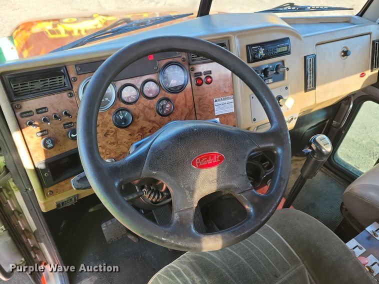 image for item DL7857 2007 Peterbilt 335 water truck