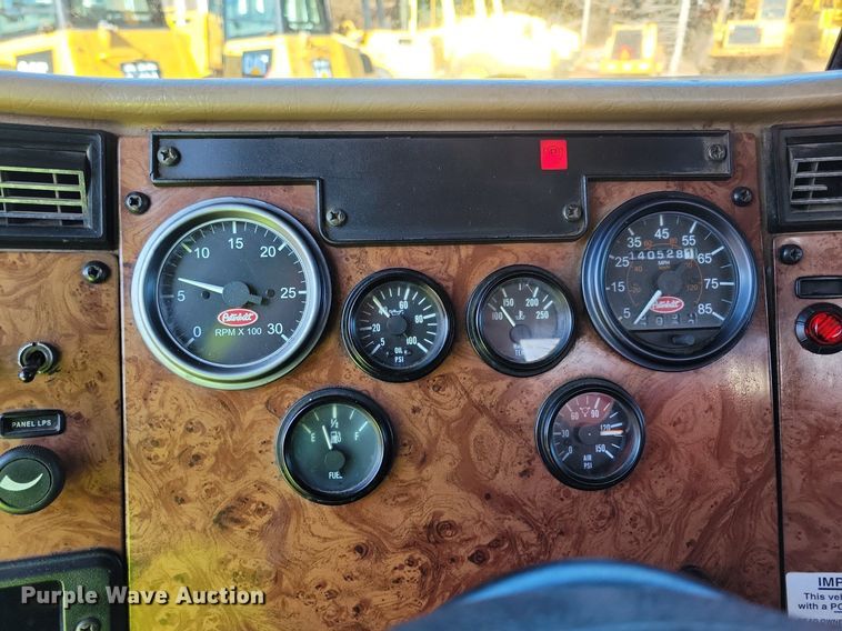 image for item DL7857 2007 Peterbilt 335 water truck