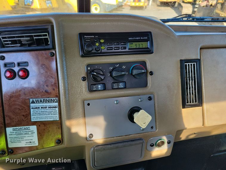 image for item DL7857 2007 Peterbilt 335 water truck